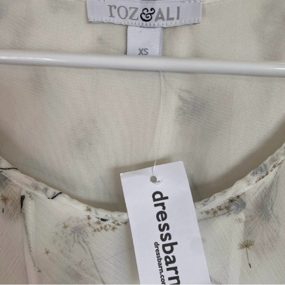 Dressbarn Sheer Cream Floral dandelion Blouse - Picture 2 of 6